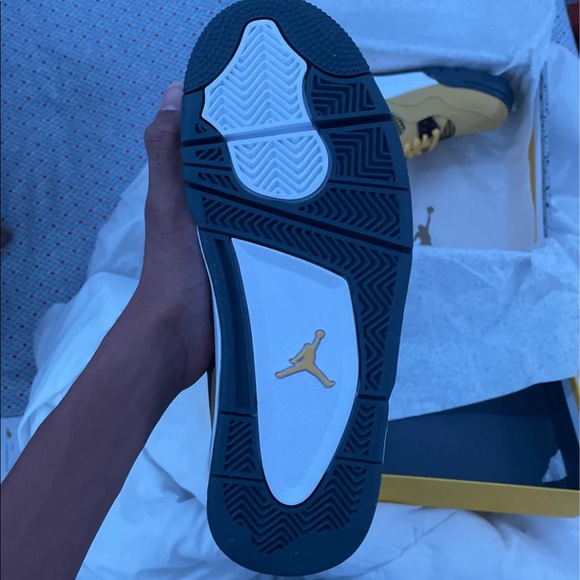 Jordan 4 Lightning Yellow gs size 6 DS - Picture 6 of 11